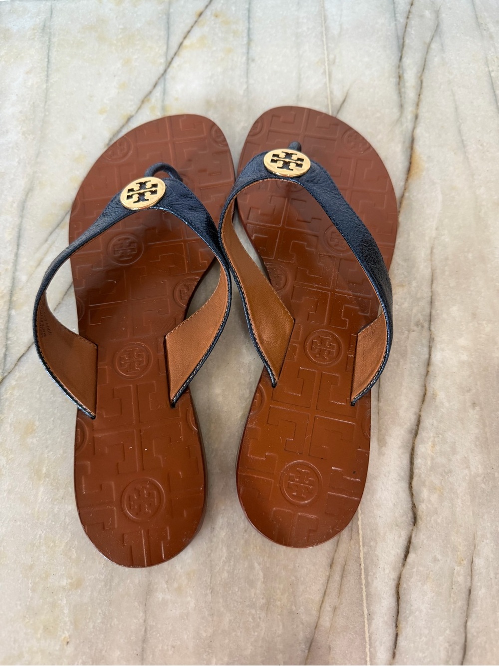 Tory Burch Navy Leather Thong Sandals with Gold Logo Size 5 - Picture 2 of 6